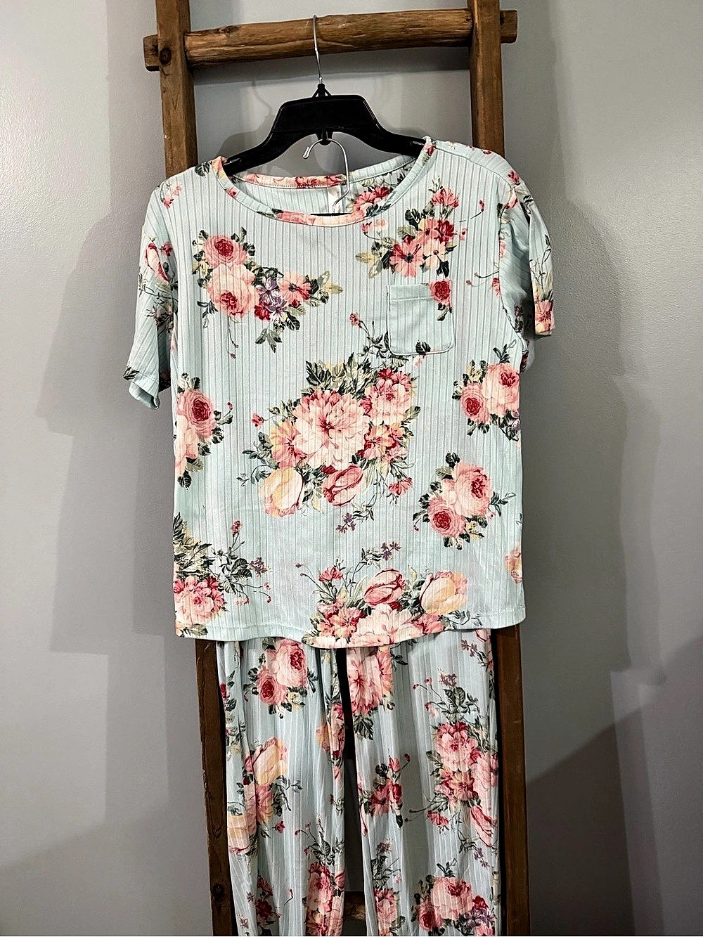 Flora Nikrooz 2-piece Super Soft Pajama Set Floral Pajama Set Medium Like New